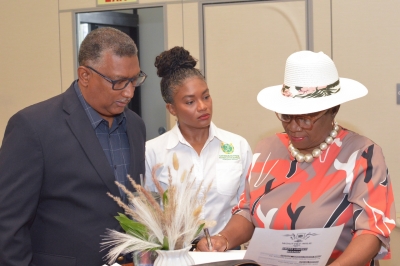 Caymanas Park Gears Up for Exciting Sixteen-Horse Spectacle in the 2024  Mouttet Mile Invitational